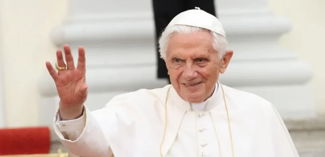 Βατικανό: Ο πάπας Φραγκίσκος αποτίει φόρο τιμής στο Βενέδικτο 