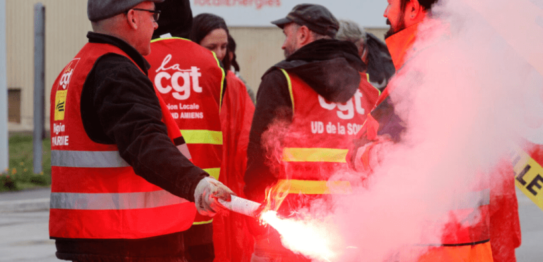 Γαλλία: Ετοιμάζονται για απεργία διαρκείας οι εργαζόμενοι στις πετρελαϊκές - Αιτία πολέμου το συνταξιοδοτικό