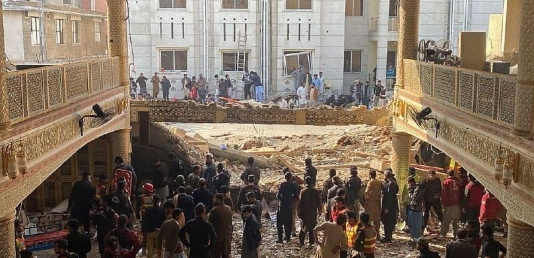 Πακιστάν: Αναθεωρήθηκε προς τα κάτω στους 84 ο απολογισμός των νεκρών από την επίθεση αυτοκτονίας σε τζαμί