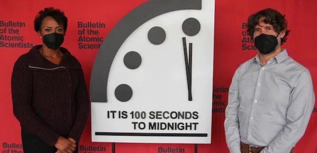 Το &quot;Ρολόι της Αποκάλυψης&quot; δείχνει 90 δευτερόλεπτα πριν από τα μεσάνυχτα