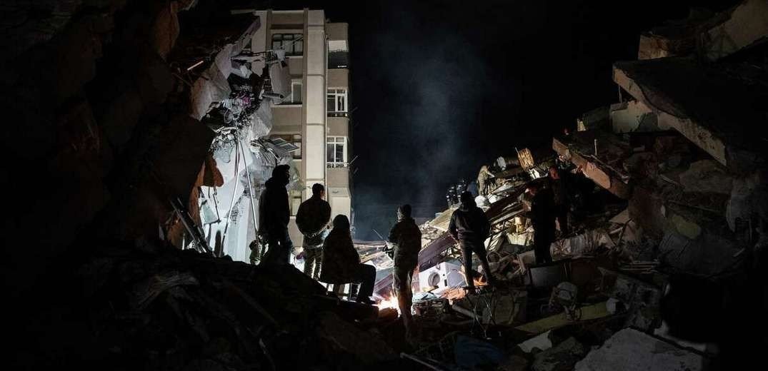 Φονικός σεισμός: Τουλάχιστον 48 άτομα συνελήφθησαν στην Τουρκία για λεηλασίες στα χαλάσματα
