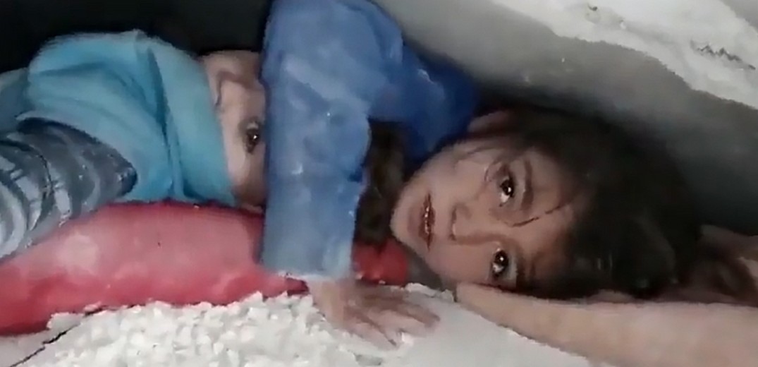 Τουρκία - Συγκλονιστικό βίντεο από τον σεισμό: 7χρονη προστάτευε το κεφάλι του αδελφού της για 17 ώρες