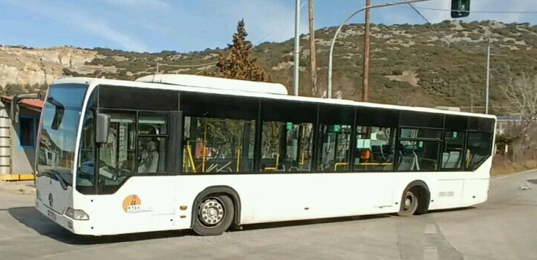 Θεσσαλονίκη: Αστικό λεωφορείο του ΚΤΕΛ κυκλοφορούσε χωρίς τον έναν τροχό