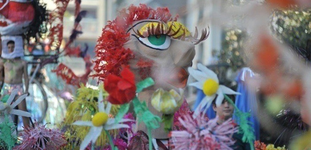 Η Πάτρα ετοιμάζεται να εντυπωσιάσει σήμερα με το καρναβάλι της - 50.000 καρναβαλιστές και μία... βασίλισσα