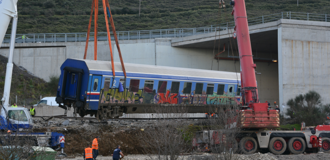 Σύγκρουση τρένων στα Τέμπη: Στον ανακριτή και ο σταθμάρχης της επόμενης βάρδιας