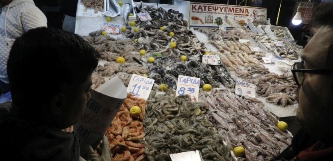 Καταγγελία ΙΝΚΑ: Πωλούν κατεψυγμένα για φρέσκα και «ελληνικές» γαρίδες από την... Αργεντινή (βίντεο)