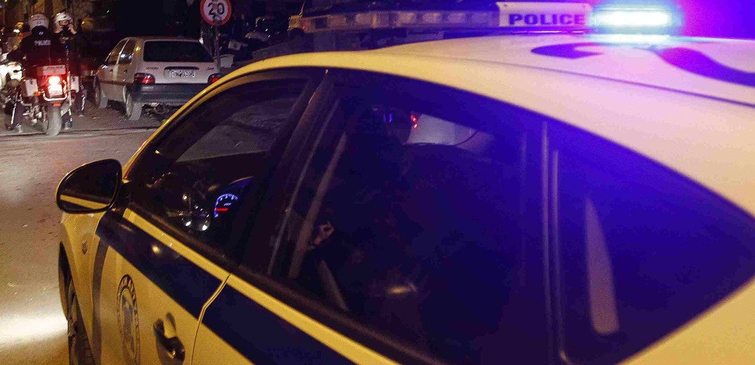 Αθήνα: Παρασύρθηκε αστυνομικός από διερχόμενο αυτοκίνητο - Σε σοβαρή κατάσταση στο 401
