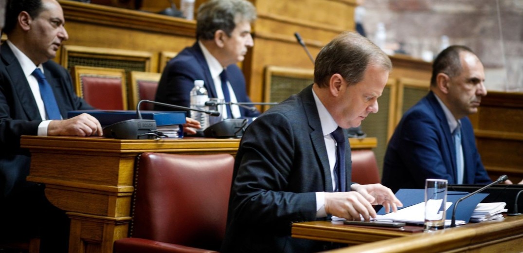 Βουλή - Τέμπη: Τι είπαν Χρυσοχοΐδης, Σπίρτζης, Καραμανλής και Γεραπετρίτης