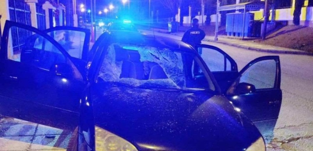 Μελισσοχώρι: Ο γιος του απόστρατου προσπαθούσε με τους αστυνομικούς να σπάσει τα τζάμια του αυτοκινήτου 