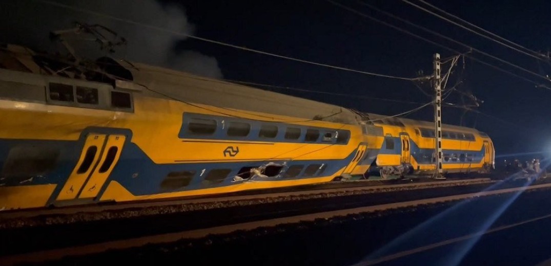 Σύγκρουση τρένου στην Ολλανδία: Βίντεο σοκ με σκηνές χάους και εκκλήσεις για βοήθεια