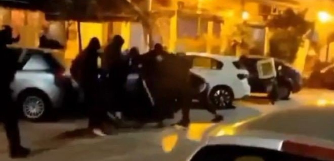 Θεσσαλονίκη: Σοκαριστικό βίντεο από τη στιγμή της επίθεσης εναντίον φιλάθλων του Ηρακλή - Σκληρές εικόνες