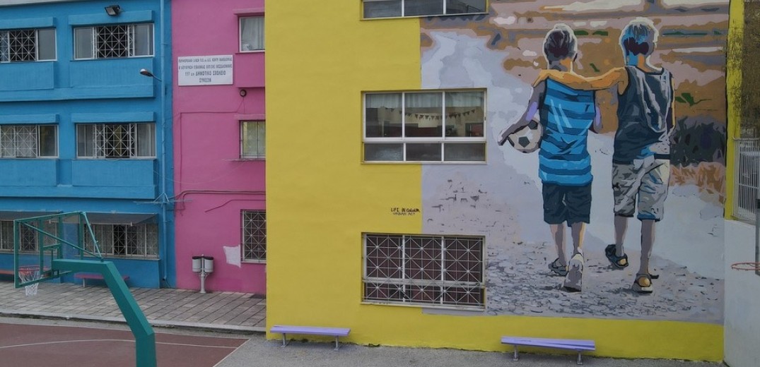 Θεσσαλονίκη: Συγκλονιστική τοιχογραφία σε σχολείο κατά της οπαδικής βίας (φωτ.)