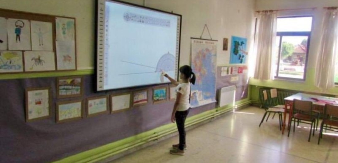Γ. Οικονόμου: Ξεκίνησε η παράδοση των πρώτων 36.000 διαδραστικών πινάκων στα σχολεία