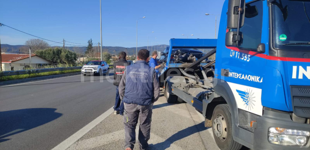 Θεσσαλονίκη: Τροχαίο ατύχημα στον Περιφερειακό - Βυτιοφόρο συγκρούστηκε με αυτοκίνητο