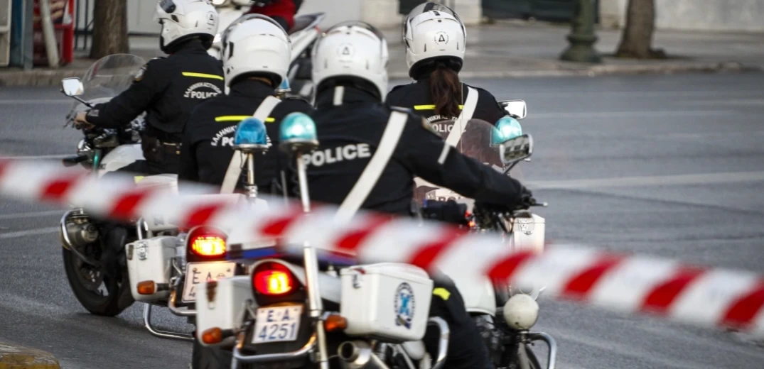 Θεσσαλονίκη: «Αδέσποτη» σφαίρα βρήκε αυτοκίνητο στην Πολίχνη- Επέβαιναν μητέρα και παιδί