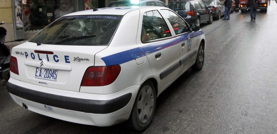 Επικίνδυνη καταδίωξη στη Θεσσαλονίκη: Οδηγός εμβόλισε περιπολικό και έπεσε σε Ι.Χ. (βίντεο)