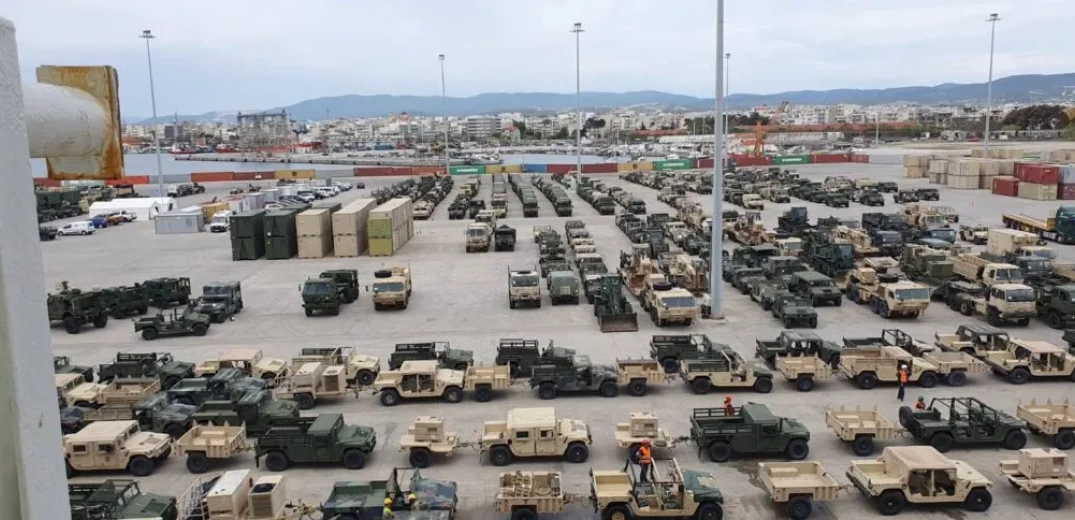 Μεγάλες μετακινήσεις στρατιωτικού υλικού από το λιμάνι της Αλεξανδρούπολης 