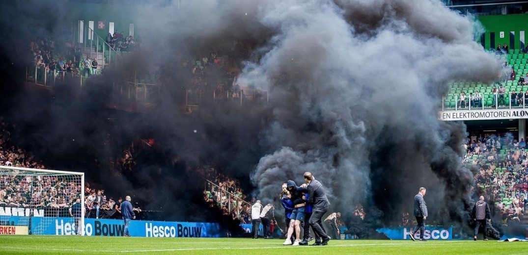 Ολλανδία: Διακοπή στο ματς της Χρόνινχεν με τον Άγιαξ - Μαύρα καπνογόνα και εισβολή (βίντεο)