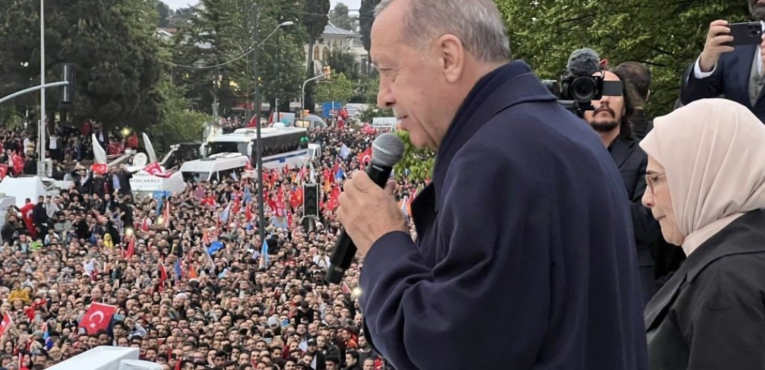 Νίκη Ερντογάν στις εκλογές: «Μαζί μέχρι τον θάνατο», είπε στην πρώτη ομιλία του (βίντεο)