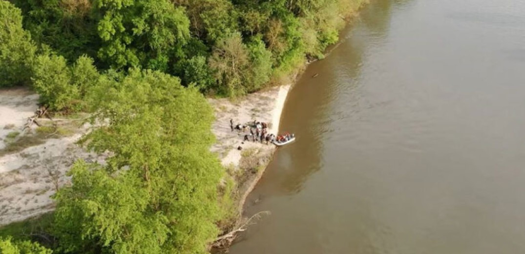 Νέο θρίλερ στον Έβρο με 120 μετανάστες παγιδευμένους σε νησίδα στο ποτάμι