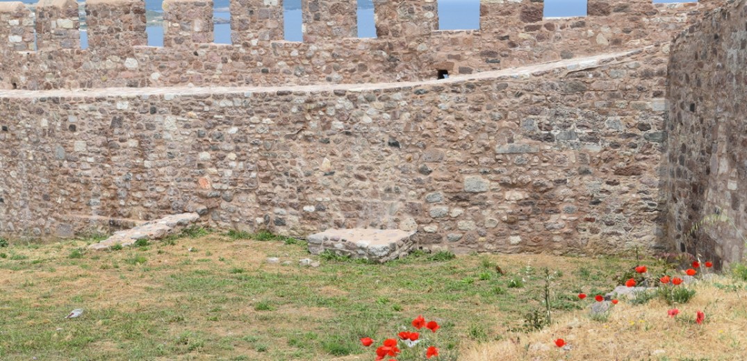 Σημαντικά ευρήματα από τις εργασίες αποκατάστασης του βορειοανατολικού περιβόλου του κάστρου της Μυτιλήνης (φωτ.)