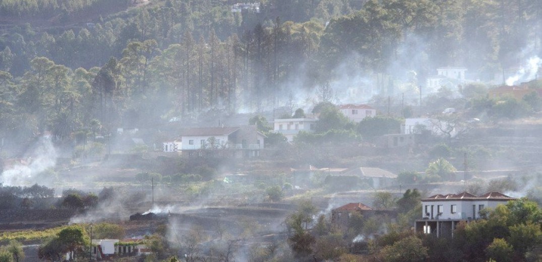 Ισπανία: Μαίνεται ανεξέλεγκτη η δασική πυρκαγιά στο νησί Λα Πάλμα