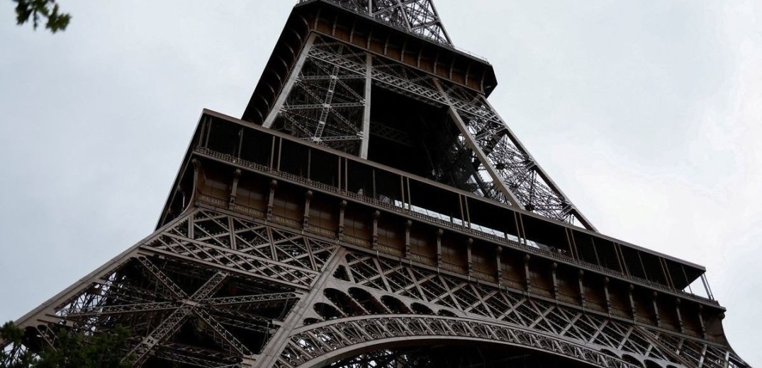 Συναγερμός στο Παρίσι: Εκκενώθηκε ο Πύργος του Άιφελ λόγω απειλής για βόμβα - Απομακρύνθηκαν 4.000 άνθρωποι