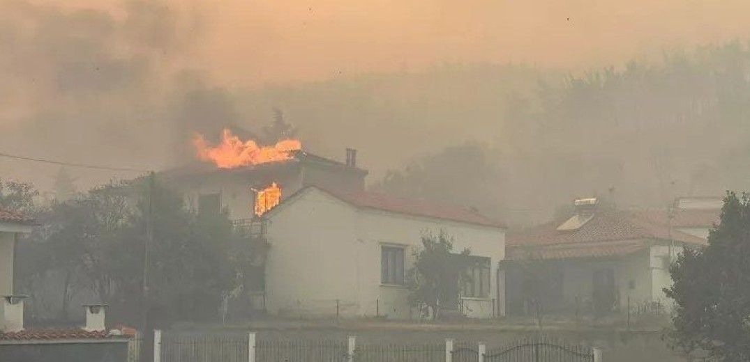 Βλέπουν τα σπίτια τους να καίγονται στη Ροδόπη - Έξι οικισμοί εκκενώθηκαν (βίντεο & φωτ.)