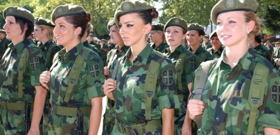 Οι γυναίκες που υπηρετούν στον στρατό της Σερβίας θα φορούν υποχρεωτικά την «Κιλότα M-21»