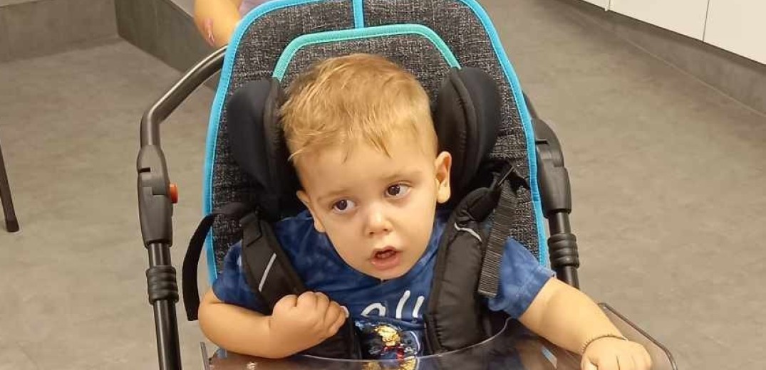Λήμνος: Ο μικρός Άγγελος θα αποκτήσει το ειδικό αναπηρικό αμαξίδιο χάρη στην αγάπη του κόσμου 