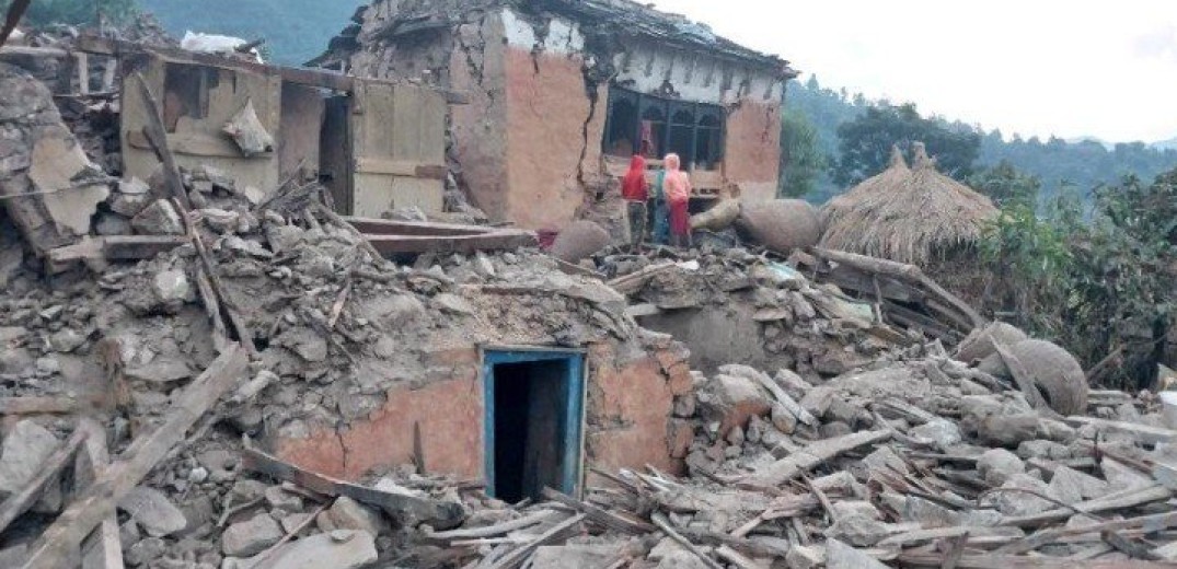 Tραγωδία στο Νεπάλ: Toυλάχιστον 143 οι νεκροί του σεισμού