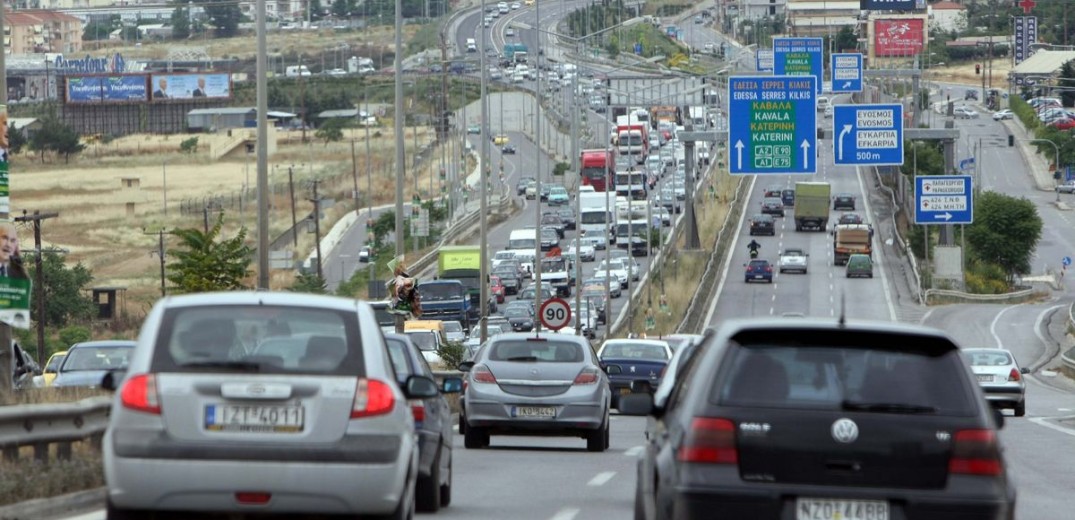 Θεσσαλονίκη: Τρία τροχαία στον Περιφερειακό - ΙΧ παρέσυρε διασώστη του ΕΚΑΒ