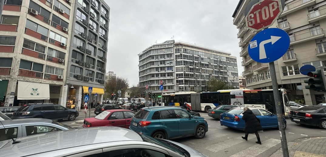 Θεσσαλονίκη: «Δεν πέφτει καρφίτσα» στο κέντρο από την κίνηση - Ποιοι δρόμοι είναι μποτιλιαρισμένοι