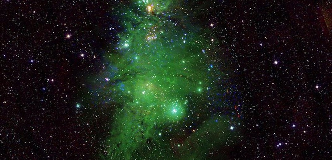 NASA: Το «Χριστουγεννιάτικο δέντρο» του γαλαξία από τα φώτα σμήνους αστέρων (βίντεο, φωτ.)