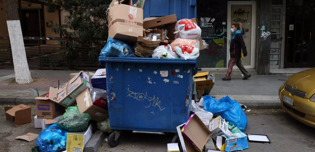 «Βουλιάζει» στα σκουπίδια η Περαία - Τα ογκώδη πεταμένα σε κάθε περιοχή του δήμου
