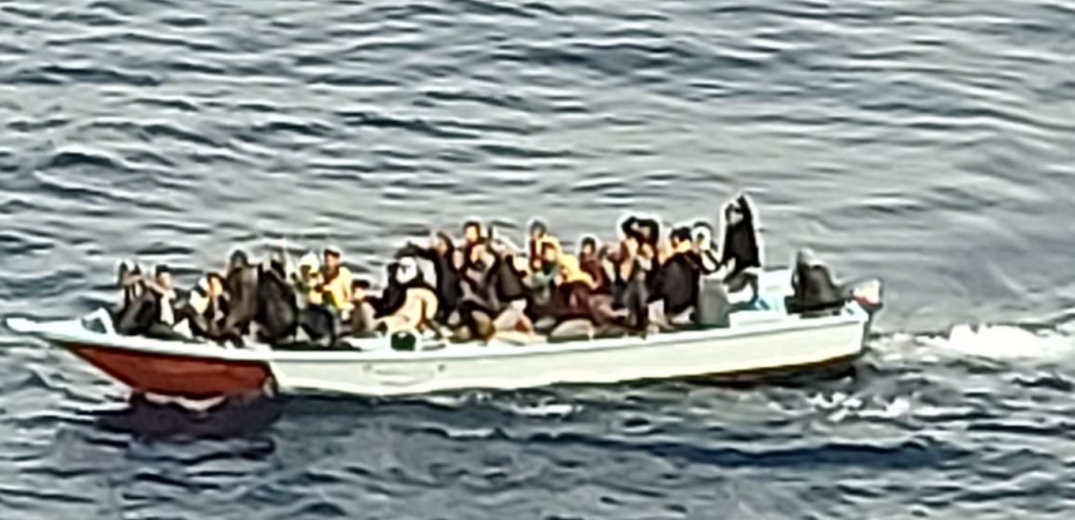 Κρήτη: Βάρκα με 33 μετανάστες εντοπίστηκε νότια της νήσου