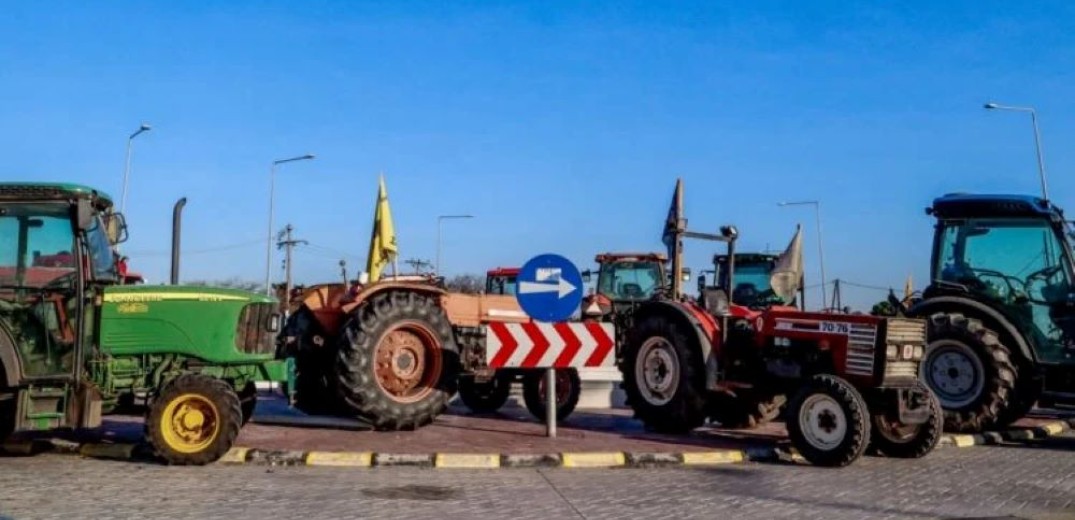 Χαλκιδική: Οι αγρότες απέκλεισαν την Θεσσαλονίκης-Μουδανιών