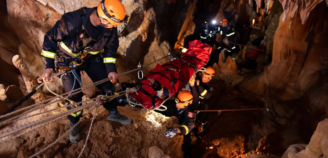 Χαλκιδική: Άσκηση διάσωσης στο σπήλαιο των Πετραλώνων - Εντυπωσιακές εικόνες