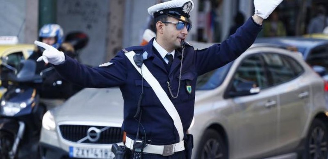 Θεσσαλονίκη: Επιτέθηκε λεκτικά σε τροχονόμο που πήγε να του κόψει κλήση