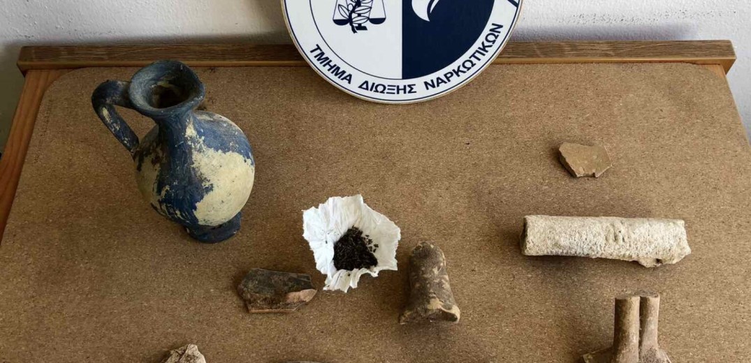 Μεσσηνία: Σύλληψη 2 ανδρών γιατί κατείχαν αρχαίους αμφορείς και ναρκωτικά