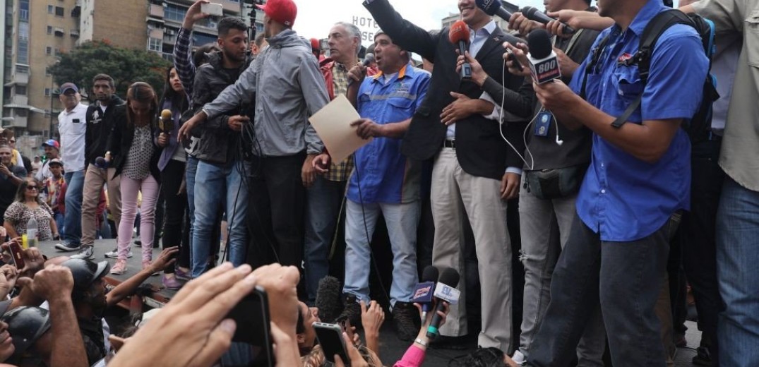 Βενεζουέλα: Ο Μαδούρο αυξάνει  το επίπεδο του συναγερμού στα σύνορα με Βραζιλία και Κολομβία