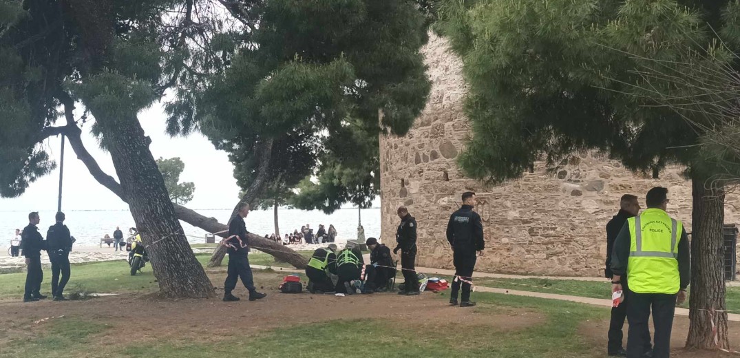 Τραγωδία στη Θεσσαλονίκη: 34χρονος αυτοκτόνησε πέφτοντας από τον Λευκό Πύργο (βίντεο, φωτ.)
