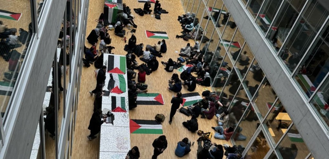 Ελβετία: Φοιτητές κατέλαβαν την είσοδο κτιρίου στο πανεπιστήμιο της Λωζάνης διαμαρτυρόμενοι για τη Γάζα (βίντεο)