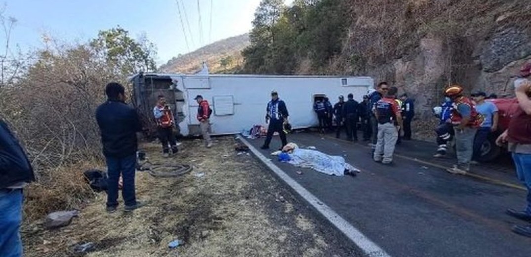 Τραγωδία στο Μεξικό: 14 νεκροί και 31 τραυματίες σε τροχαίο με ανατροπή λεωφορείου (βίντεο, φωτ.)