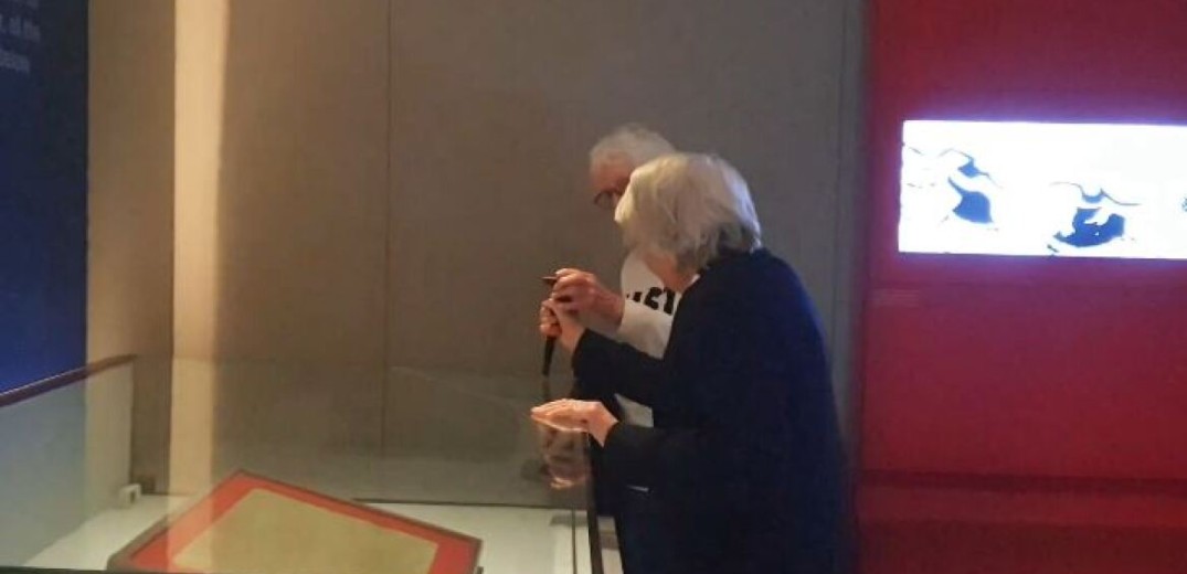 Βρετανία: Δύο ηλικιωμένες ακτιβίστριες έσπασαν την προθήκη της Μάγκνα Κάρτα - Δείτε βίντεο
