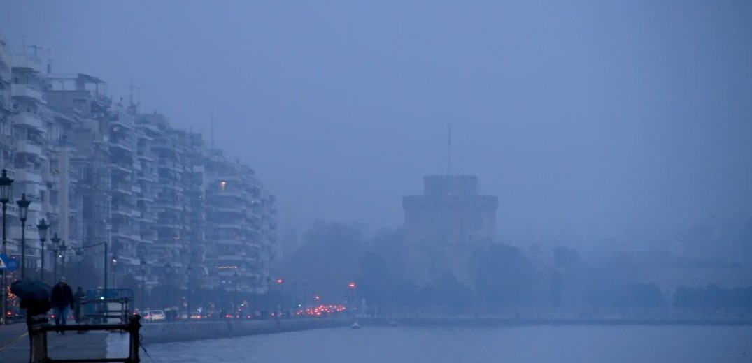 Θεσσαλονίκη: Δεν καταγράφηκε καμιά υπέρβαση των τιμών των ατμοσφαιρικών ρύπων από τις φωτιές