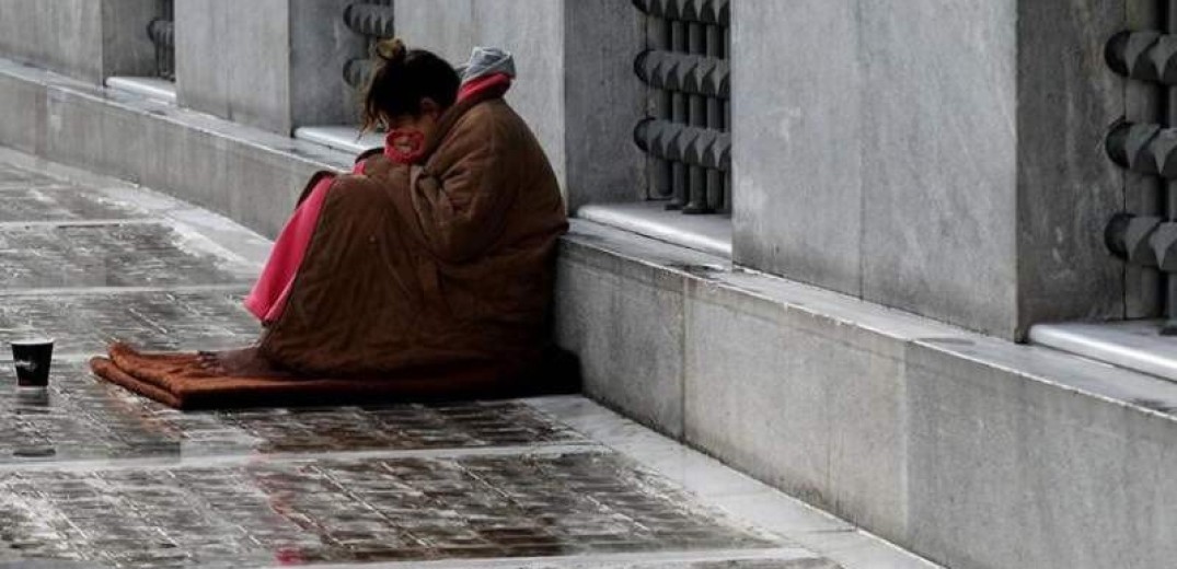 Χατζηδάκης-Σταϊκούρας: Μειώθηκαν κατά 2% οι Έλληνες που κινδυνεύουν από φτώχεια