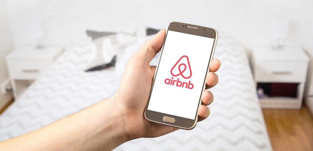 Απολύεται το 25% των εργαζομένων της Airbnb