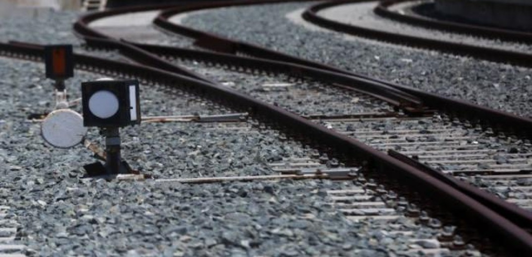 Τρίκαλα: Τρένο συγκρούστηκε με Ι.Χ - Δύο τραυματίες 