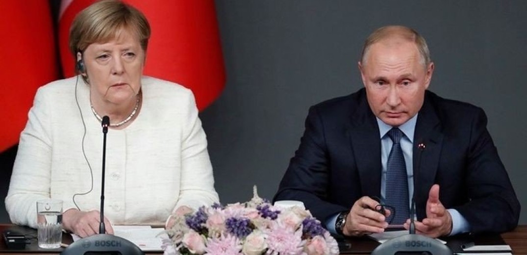 Η Μέρκελ καταδικάζει την επίθεση στην Ουκρανία, δεν ζητά όμως συγγνώμη για την πολιτική της έναντι του Πούτιν